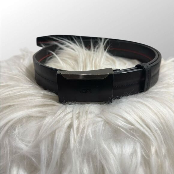 TUMI Black Leather Men's Belt - Picture 2 of 7
